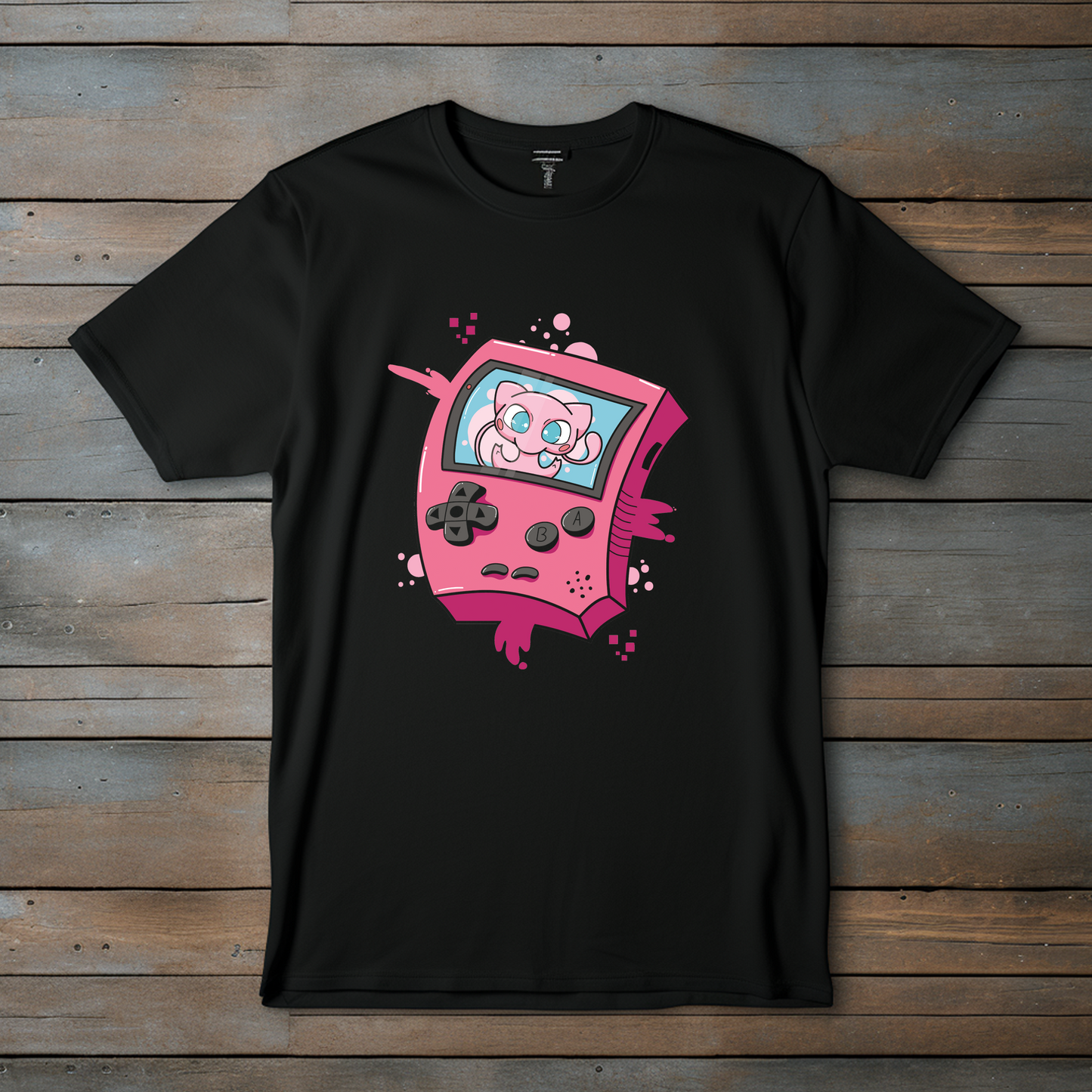 Camiseta Esencial - Mew Gameboy Pixel Drip: Nostalgia y Estilo Retro