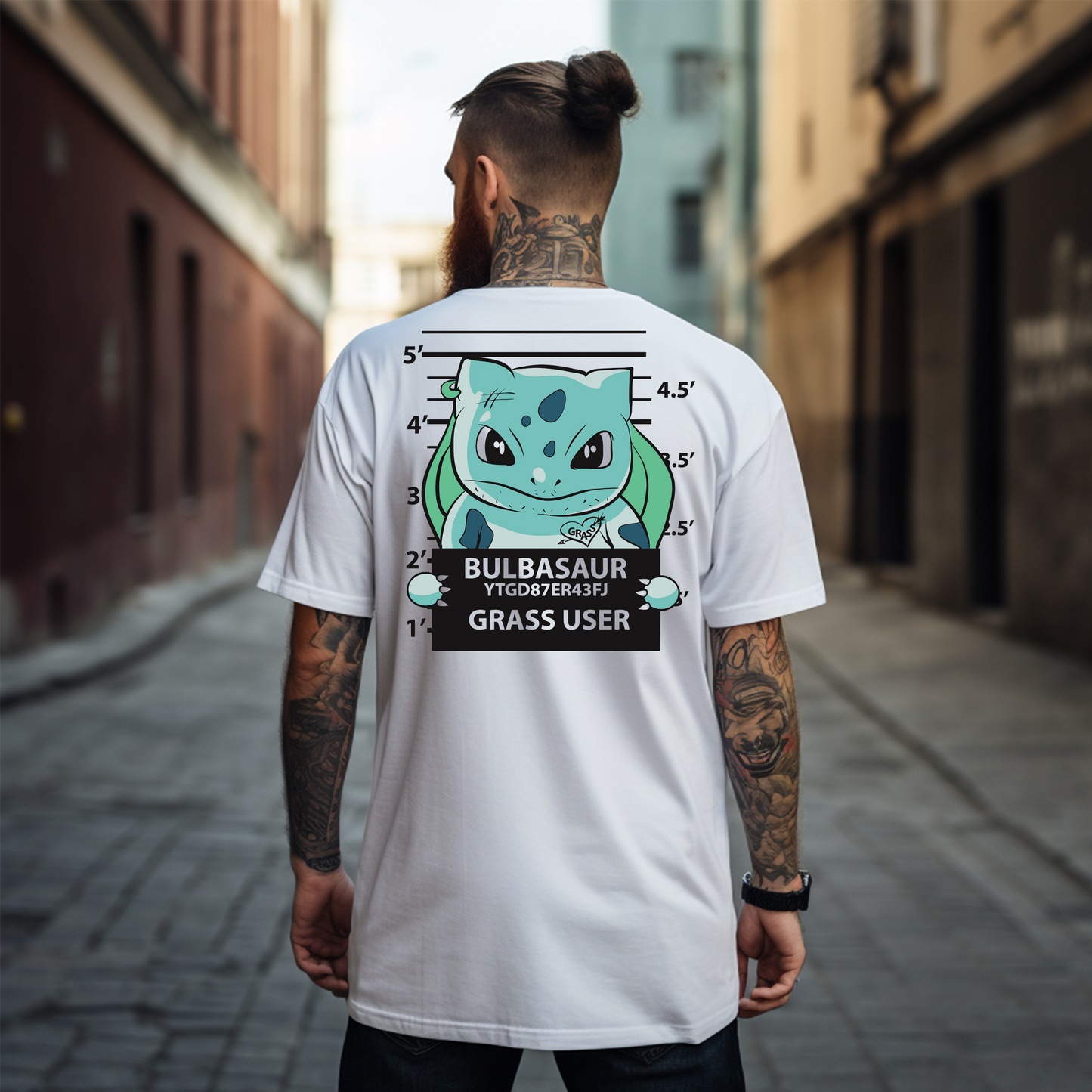 Camiseta Oversize - Bulbasaur Mugshot: El más peligroso del tipo planta