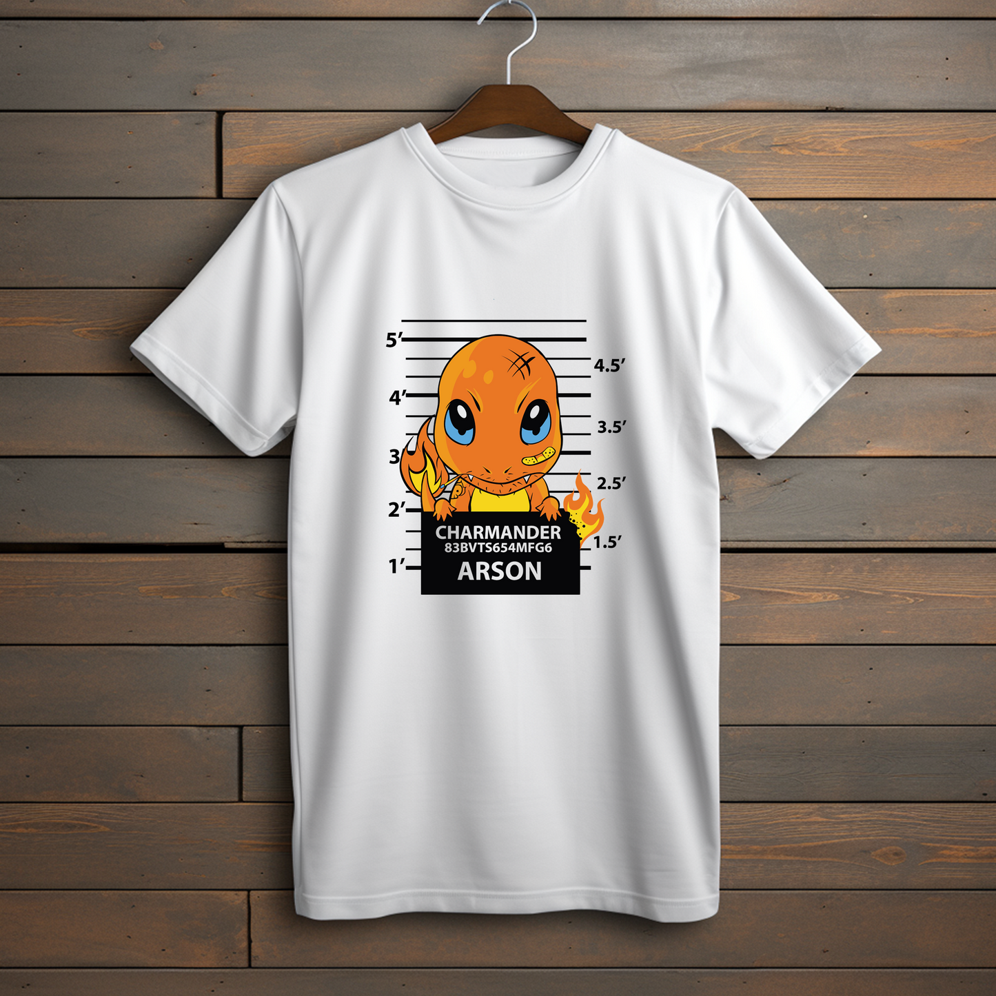 Camiseta Esencial - Charmander Mugshot: ¡Ficha Criminal con Estilo