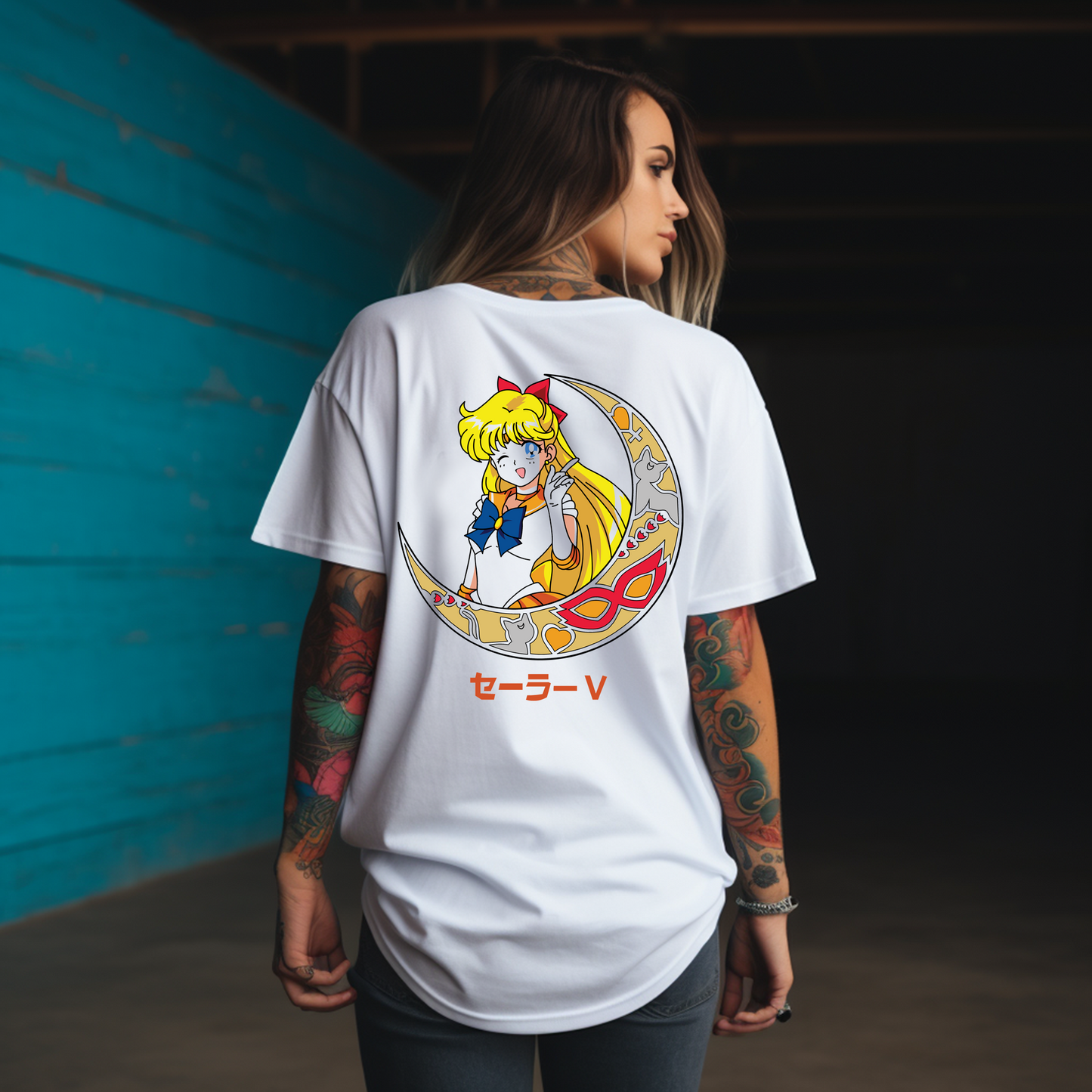 Camiseta Oversize Sailor V – Elegancia Retro y Espíritu Guerrero